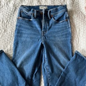Size 25 Madewell Stovepipe Jean in Leaside wash